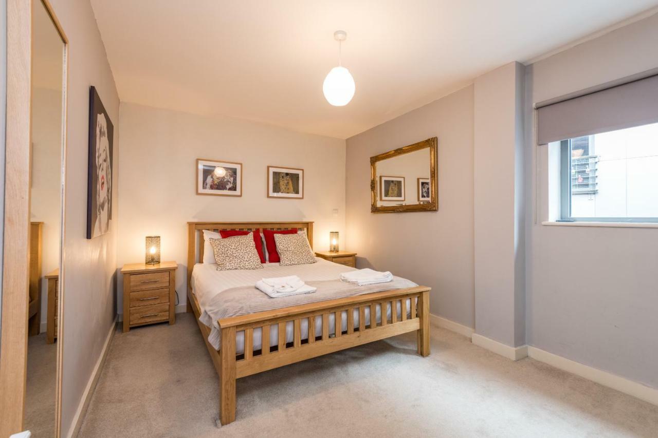Host & - York Place *